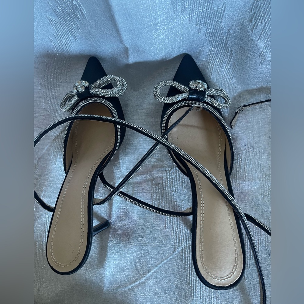 NWT elegant heels